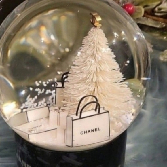 Chanel White Holiday Snow Globe - Picture 5 of 8